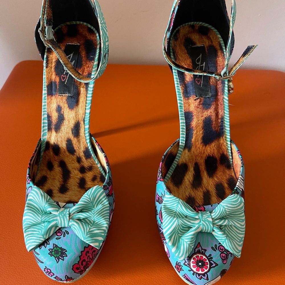 Stylish Women's Floral Heels with Bow Accent